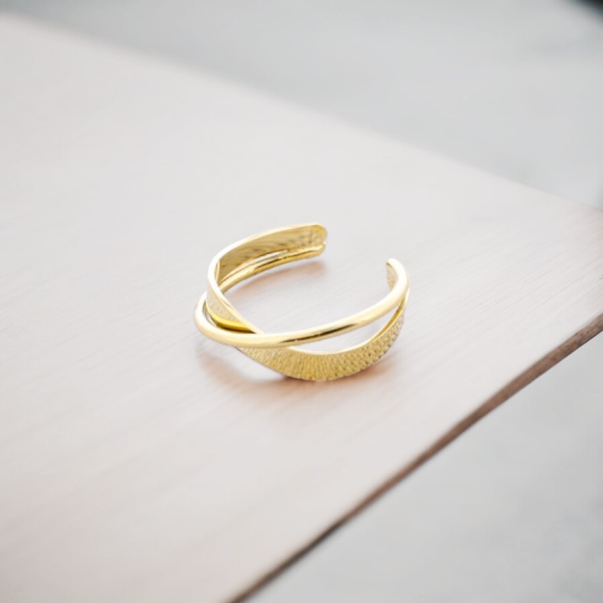 Anillo pequeño cruzado