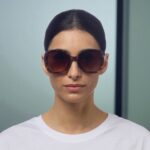 Gafas de Sol ANNA – Estilo Butterfly con Acabado Soft Touch y Lentes Overlap - Imagen 3
