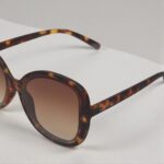 Gafas de Sol ANNA – Estilo Butterfly con Acabado Soft Touch y Lentes Overlap - Imagen 5