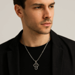 Collar Cruz Minimal Negra — Naruk Men - Imagen 2