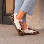 Zapatillas animal print con cordones rosa Amichi para mujer - Imagen 2