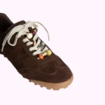 Zapatilla Marrón Mujer con Cuentas de Colores