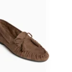 Mocasín Taupe Mujer con Borlas